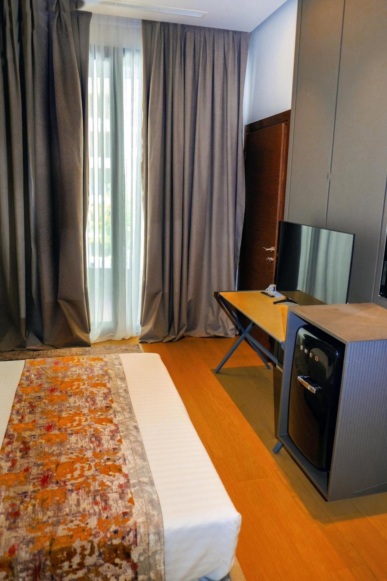 Chic Boutique Hotel Vlore Exterior photo
